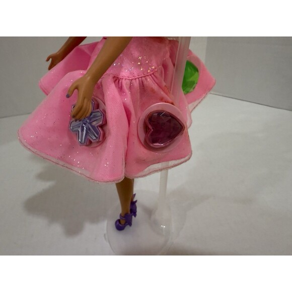 Vintage 1997 twirlin Barbie. Skirt has pods of lip, cheek and eye makeup. - Picture 14 of 16